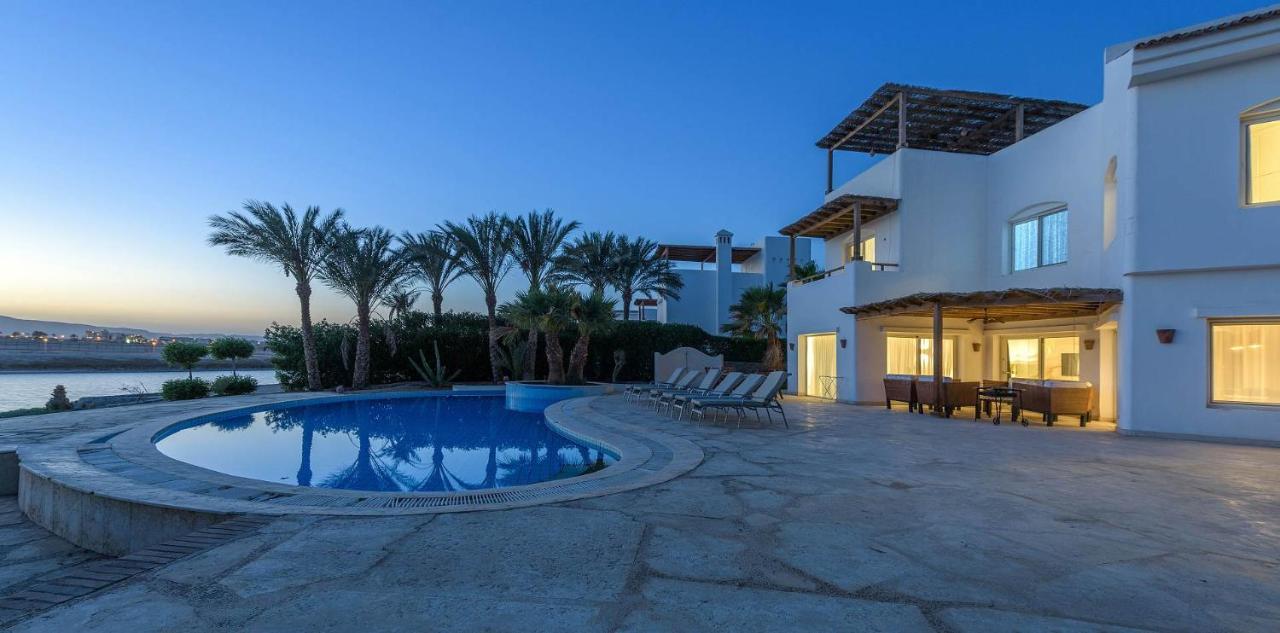 Beautiful 4 Bedroom White Villa With Heated Pool Hurghada Eksteriør bilde